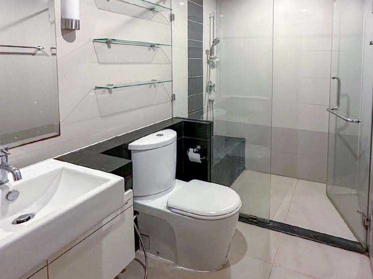 Condominium in Near United Nations 
